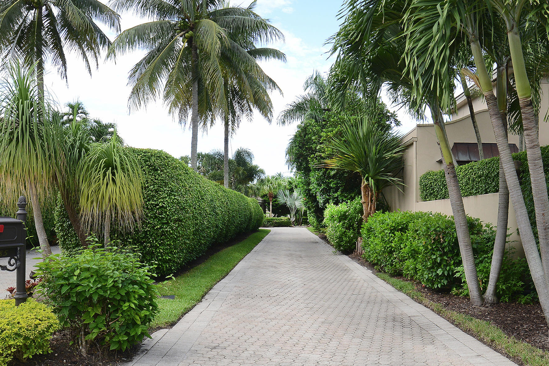 6185 Northwest 24th Way Boca Raton, FL 33496 - Photo 3 of 25 Driveway