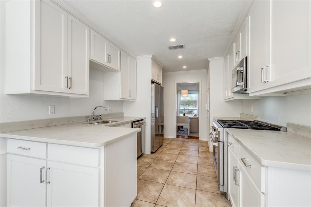 4230 Royal Ridge Drive Dallas, TX 75229 - Photo 9 of 23