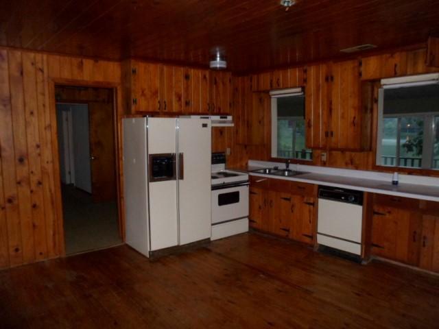 796 Lake Logan Road Ardmore, TN 38449 - Photo 6 of 14 a kitchen with stainless steel appliances a refrigerator and a stove top oven