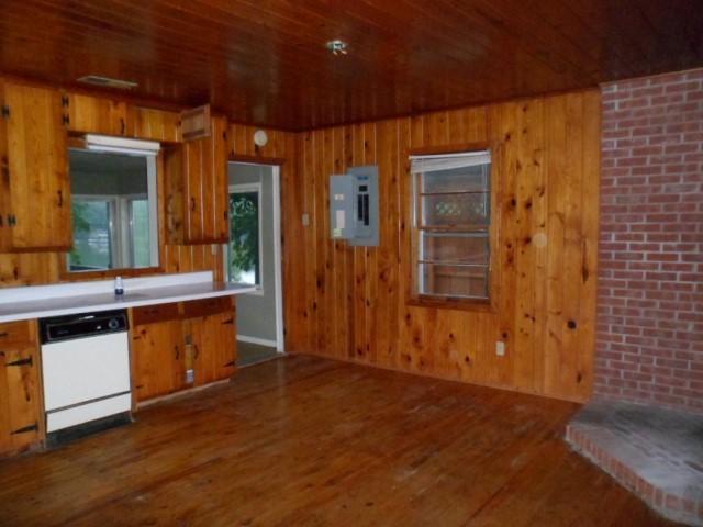 796 Lake Logan Road Ardmore, TN 38449 - Photo 7 of 14 an entryway with a outdoor space
