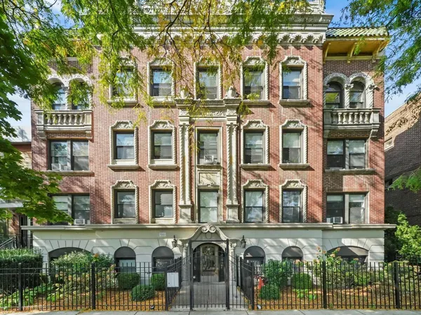 $1,650 | 1742 North Humboldt Boulevard, Unit 402, Chicago, IL 60647