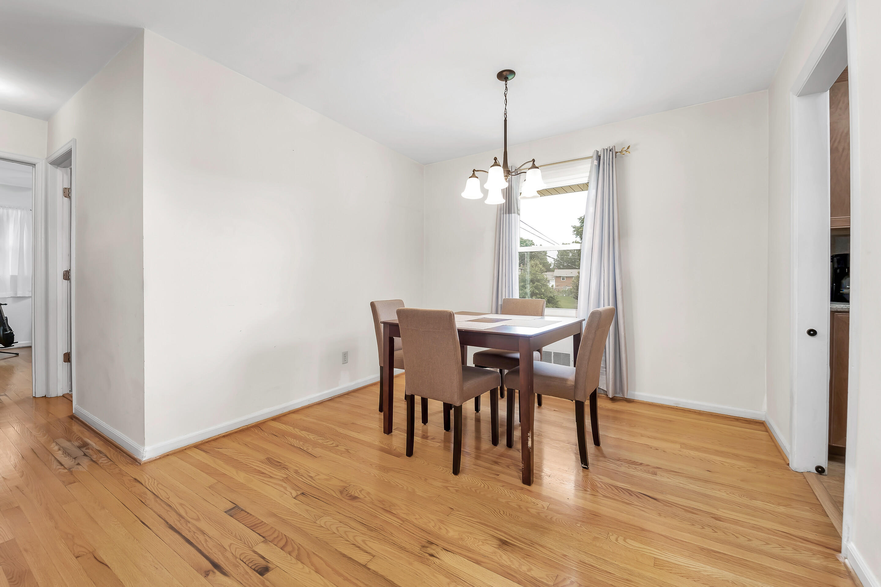 5717 Castle Rock Road Roanoke, VA 24018 - Photo 11 of 31 11_5717_Castle_Rock_Rd11_mls