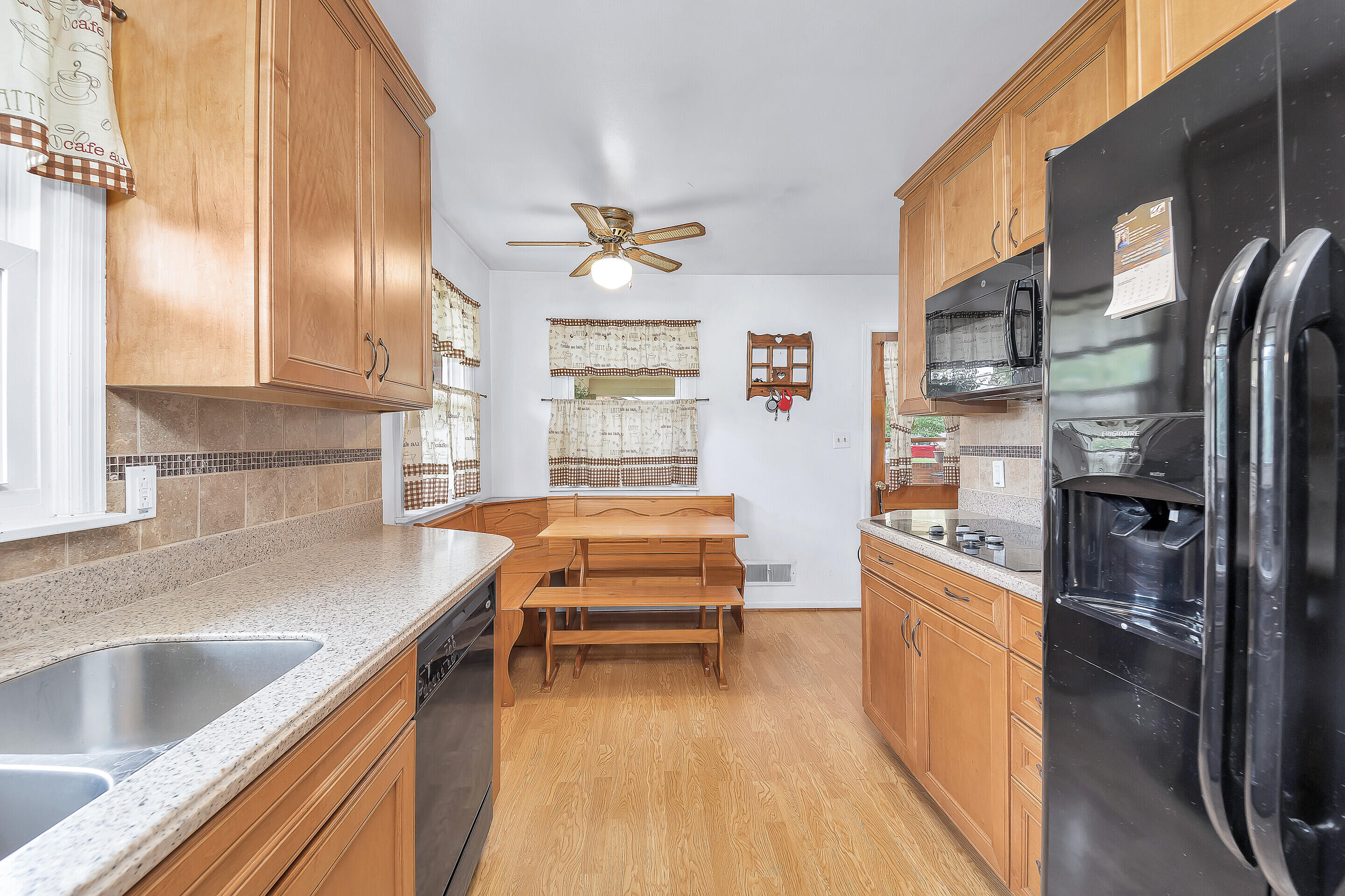 5717 Castle Rock Road Roanoke, VA 24018 - Photo 9 of 31 09_5717_Castle_Rock_Rd09_mls