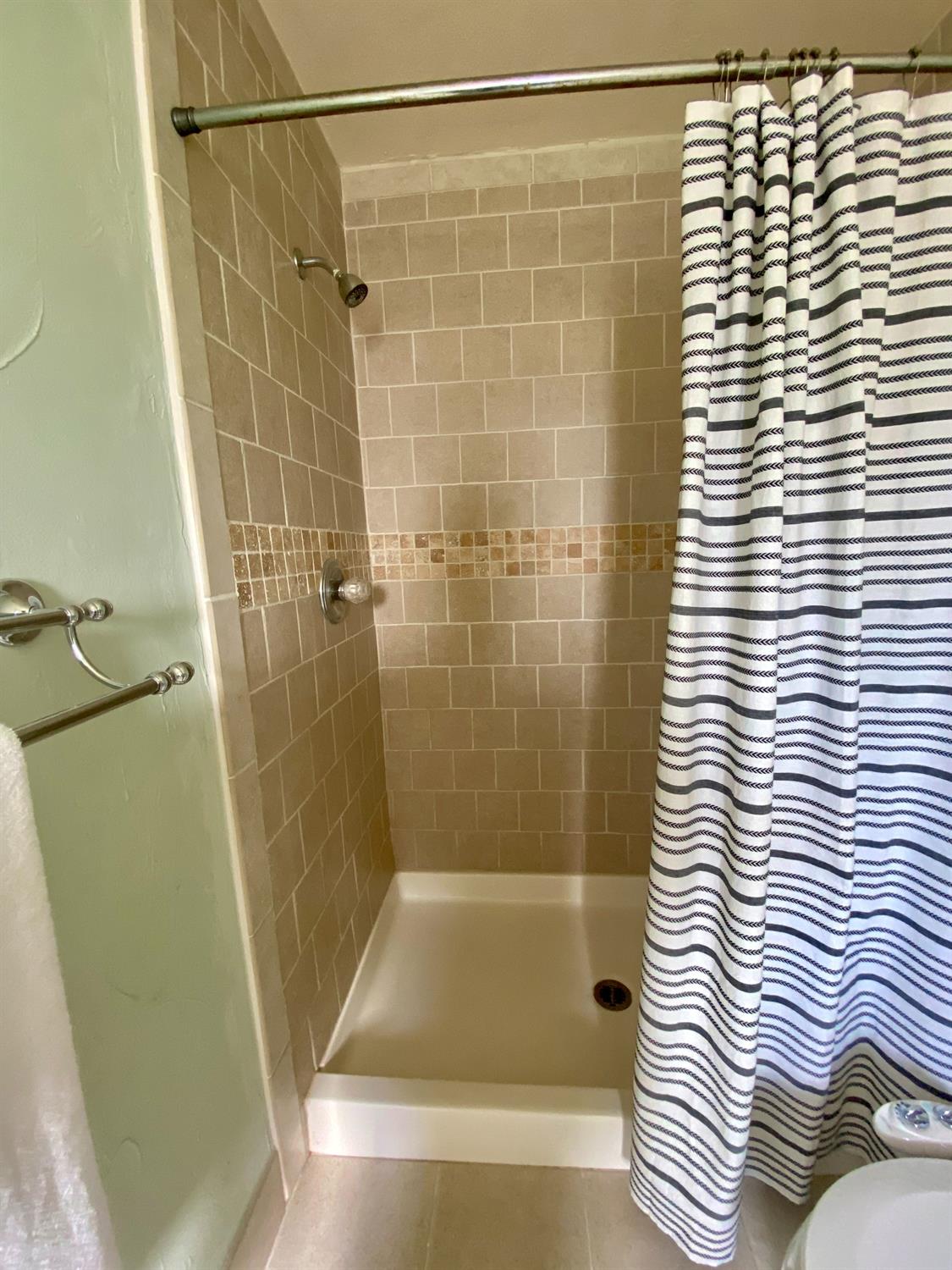 535 Riverside Road, Unit 537 Oak View, CA 93022 - Photo 16 of 22 a bathroom with a shower