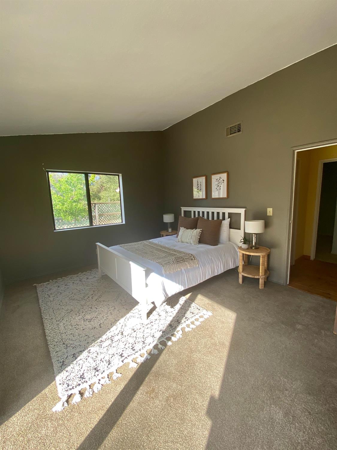 535 Riverside Road, Unit 537 Oak View, CA 93022 - Photo 17 of 22 a bedroom with a bed and a window