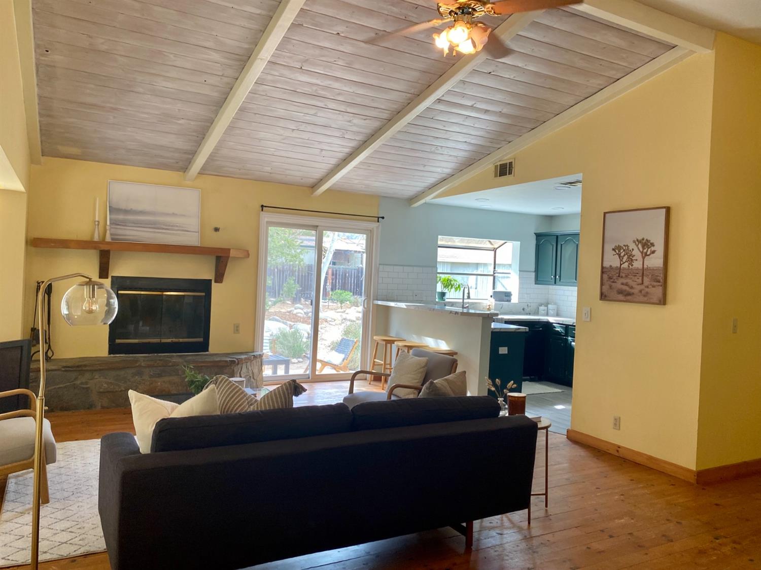 535 Riverside Road, Unit 537 Oak View, CA 93022 - Photo 3 of 22 a living room with couch and a flat screen tv