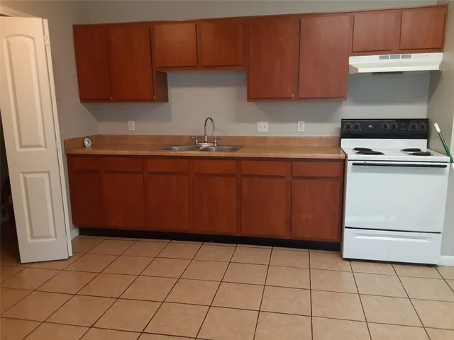 $1 | 134 South Bend Court, Unit B, Willis, TX 77378