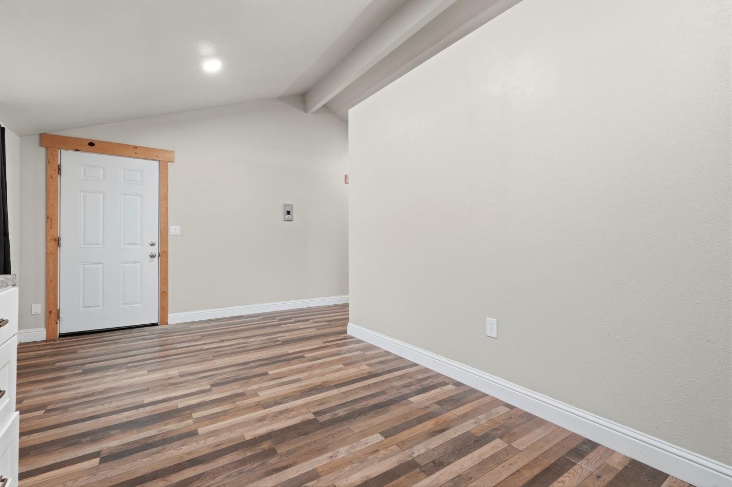 910 Kaweah Street Hanford, CA 93230 - Photo 12 of 19