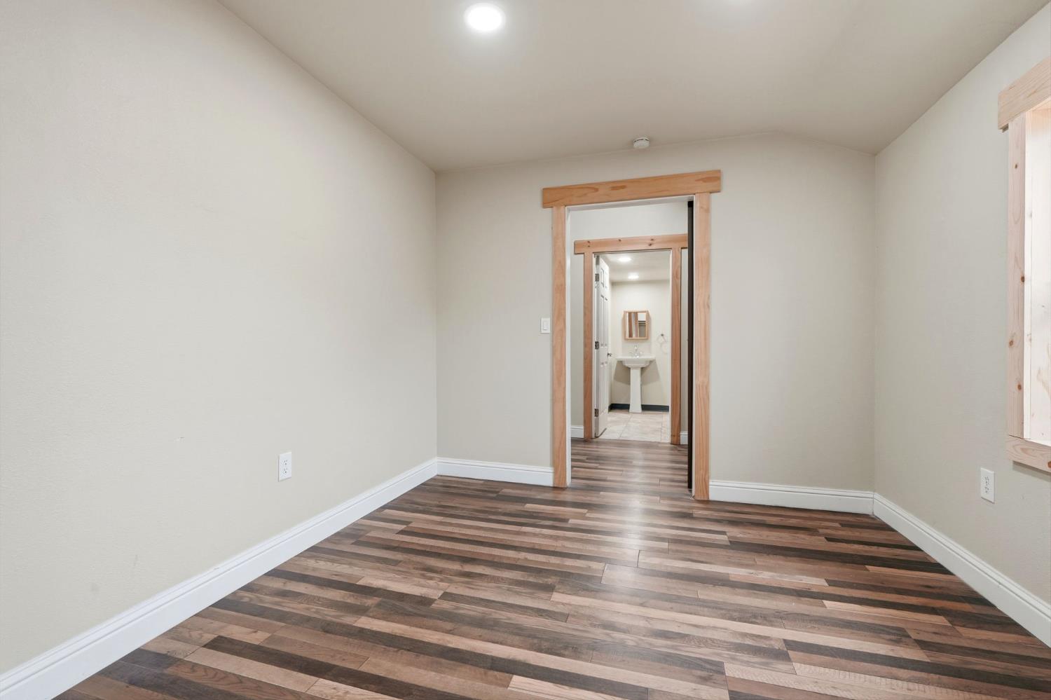 910 Kaweah Street Hanford, CA 93230 - Photo 17 of 19