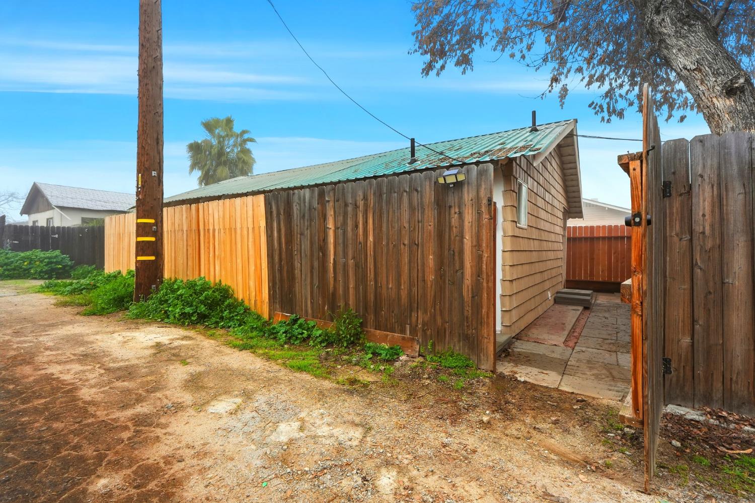 910 Kaweah Street Hanford, CA 93230 - Photo 2 of 19