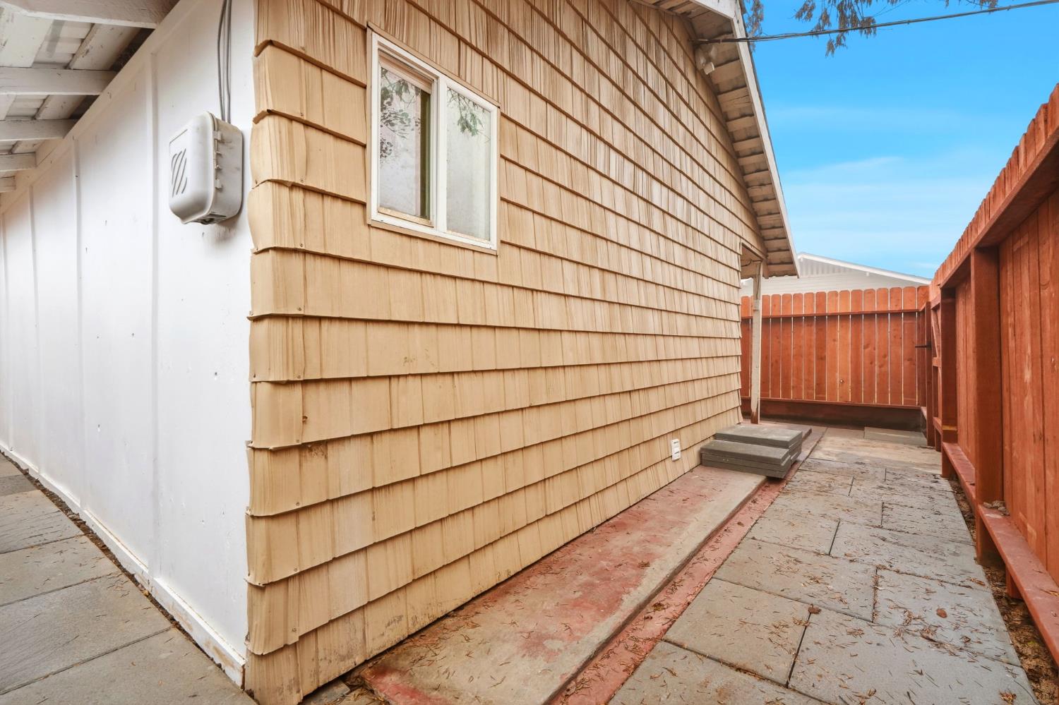 910 Kaweah Street Hanford, CA 93230 - Photo 3 of 19