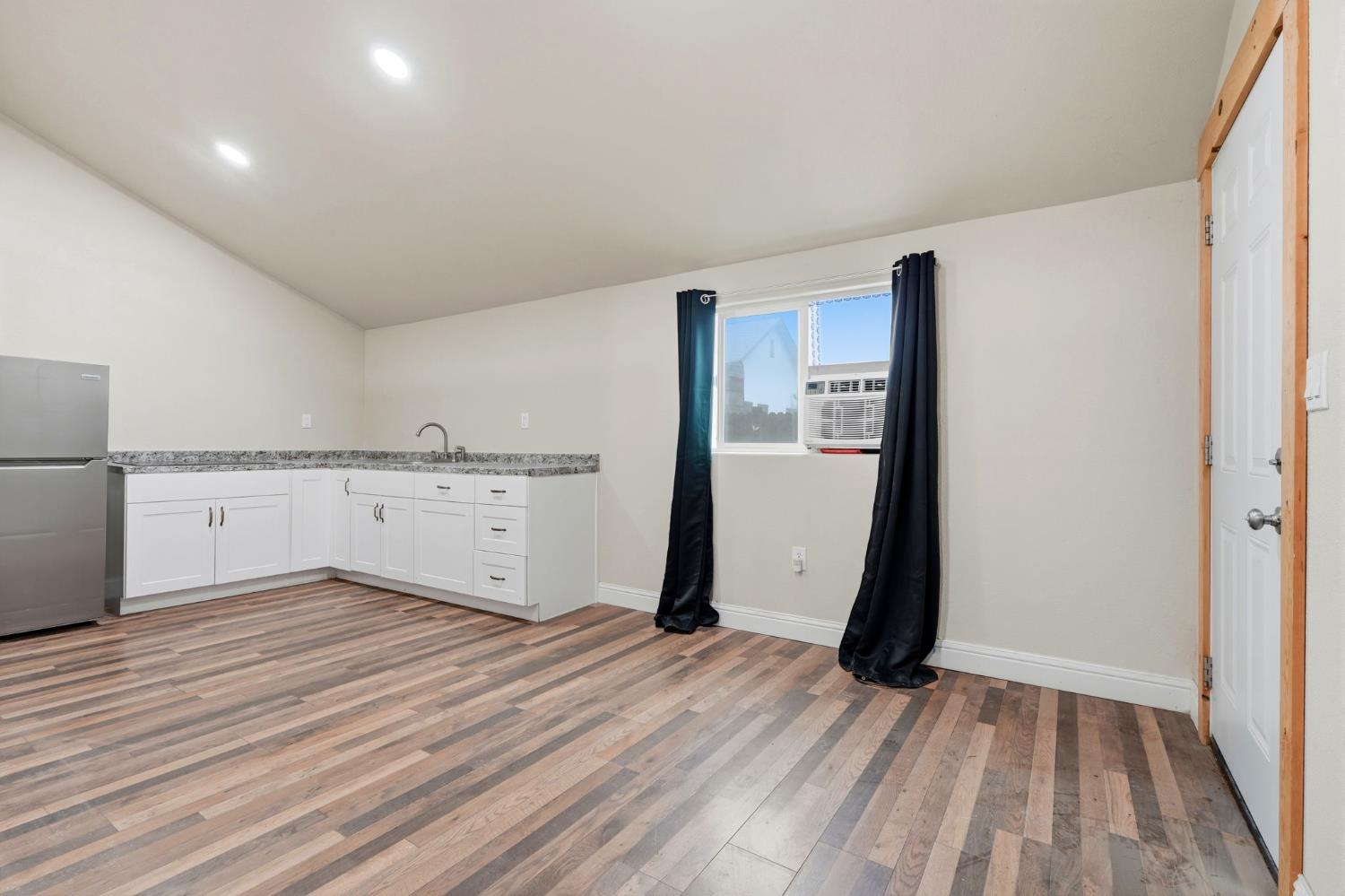 910 Kaweah Street Hanford, CA 93230 - Photo 8 of 19