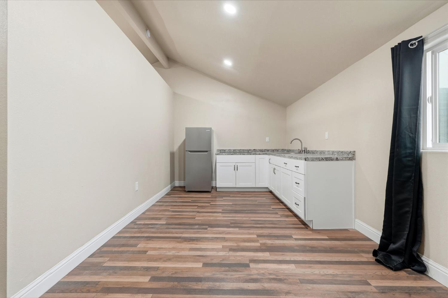 910 Kaweah Street Hanford, CA 93230 - Photo 9 of 19