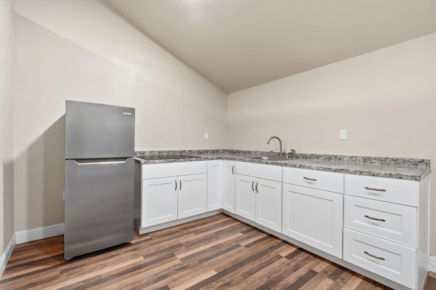 910 Kaweah Street Hanford, CA 93230 - Photo 10 of 19