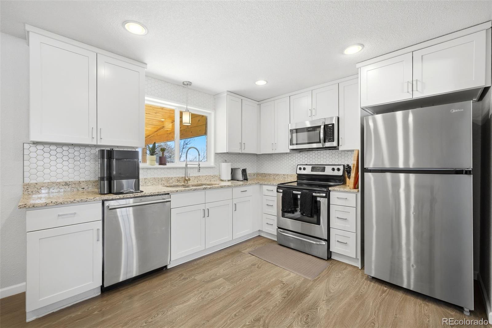 425 Starlight Road Thornton, CO 80260 - Photo 8 of 31