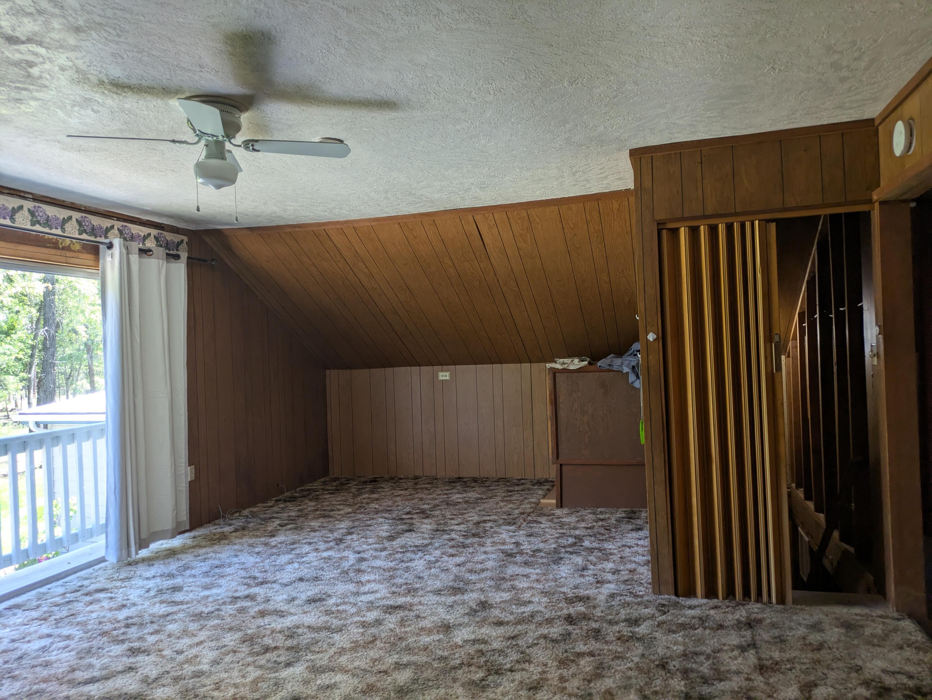 575 Kirkham Road Cave Junction, OR 97523 - Photo 41 of 45 an empty room with windows