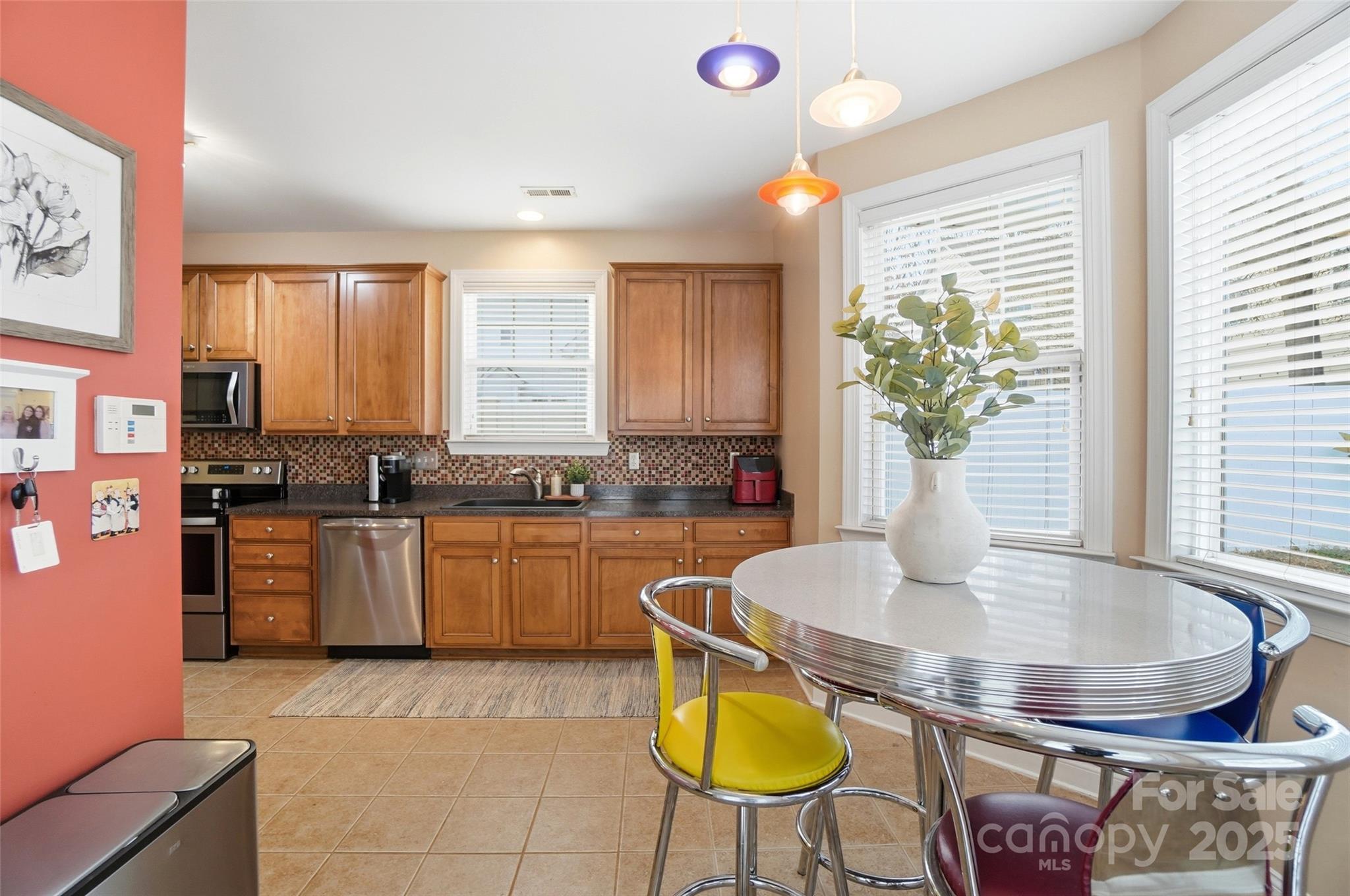 10432 Watoga Way Cornelius, NC 28031 - Photo 19 of 42 a kitchen with a table and chairs