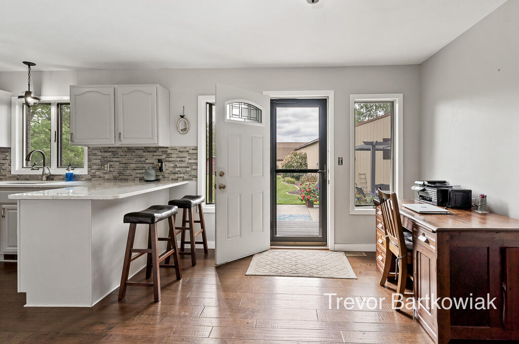 4211 South Brooks Road Muskegon, MI 49444 - Photo 13 of 70 4211Brooks34Lores
