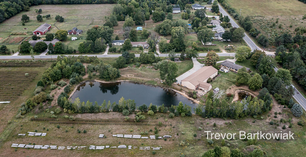 4211 South Brooks Road Muskegon, MI 49444 - Photo 3 of 70 4211Brooks23Lores