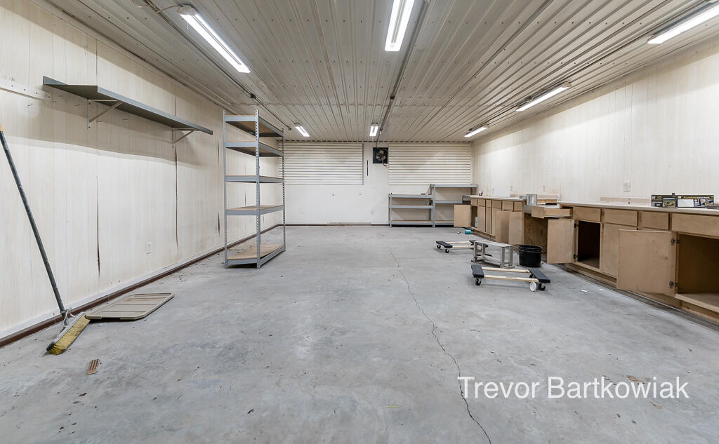4211 South Brooks Road Muskegon, MI 49444 - Photo 43 of 70 4211Brooks64Lores
