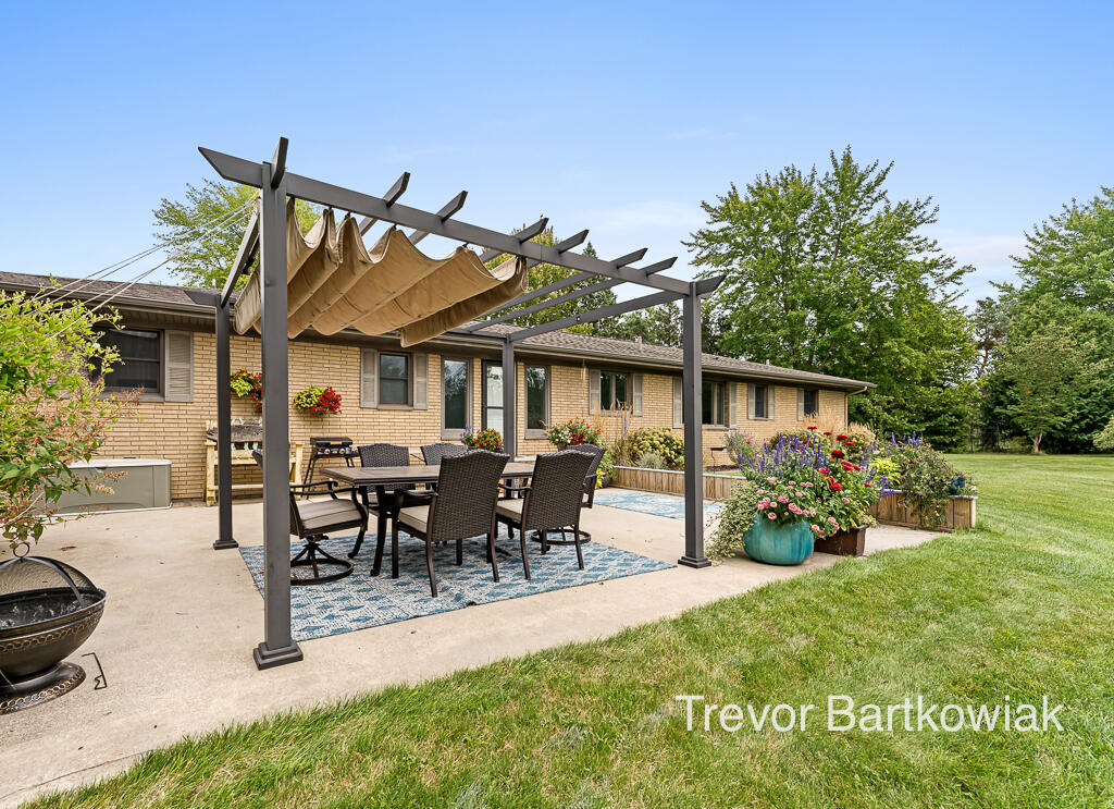 4211 South Brooks Road Muskegon, MI 49444 - Photo 9 of 70 4211Brooks07Lores