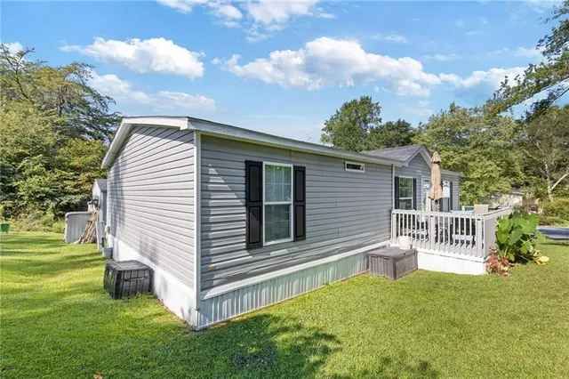 a view of a house with backyard and a tree