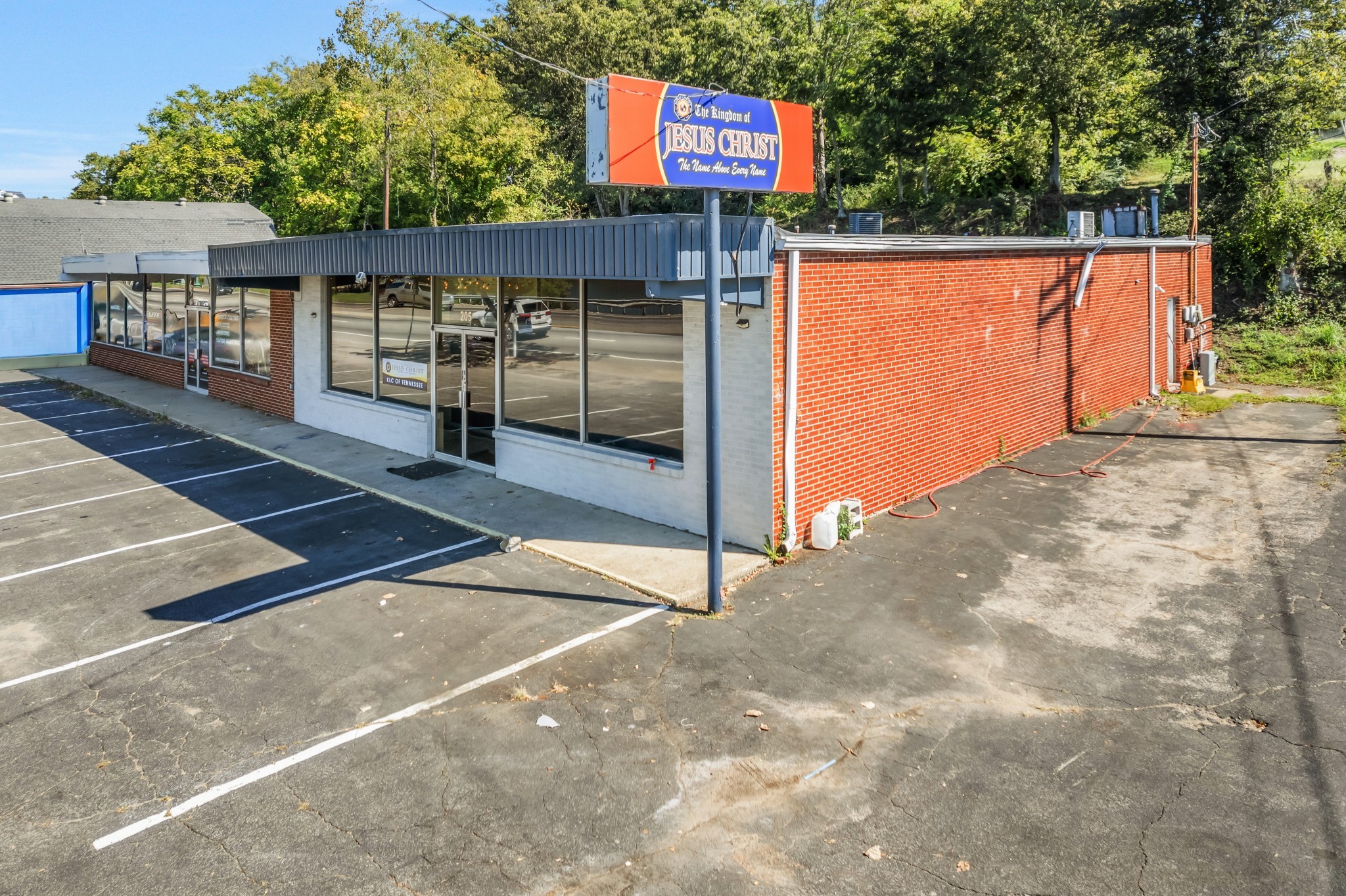 207 North Riverside Drive Clarksville, TN 37040 - Photo 11 of 29 a view of a street with an outdoor space
