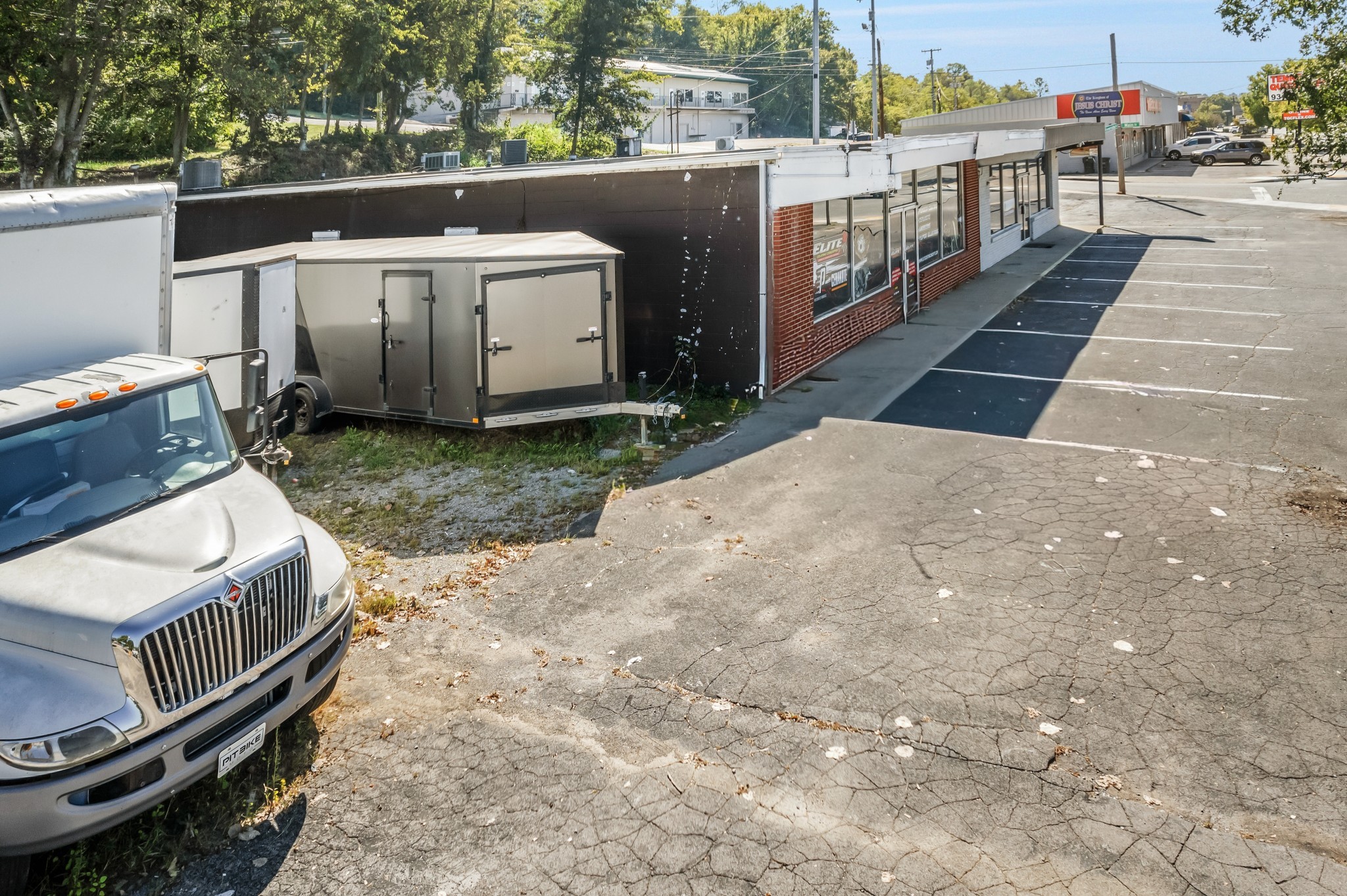207 North Riverside Drive Clarksville, TN 37040 - Photo 12 of 29 a view of a porch with wooden floor
