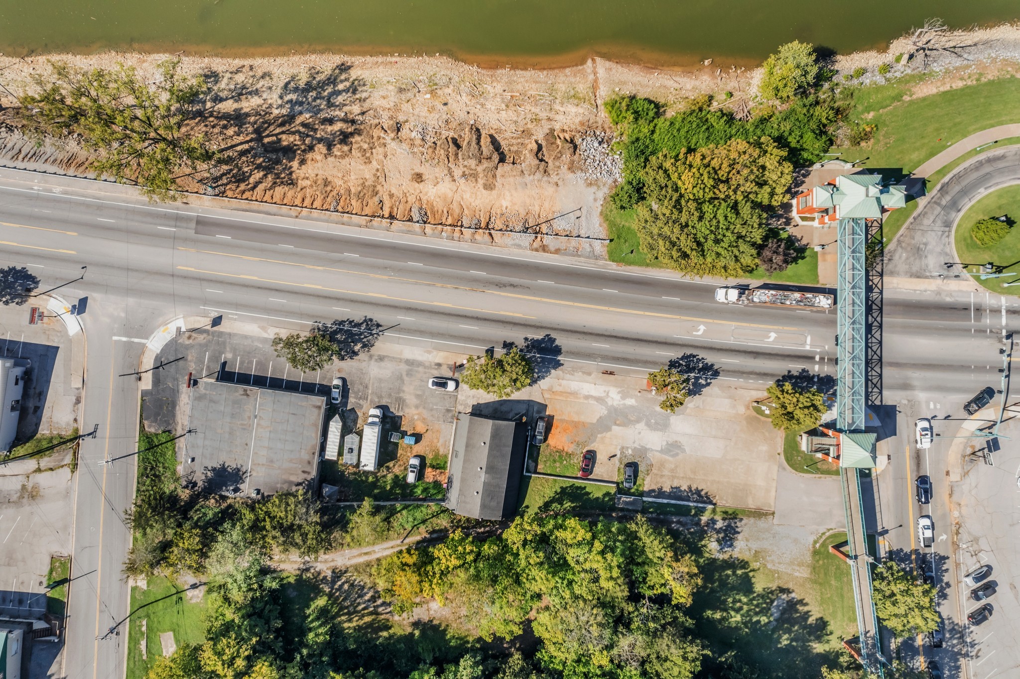 207 North Riverside Drive Clarksville, TN 37040 - Photo 20 of 29 a view of water fountain in front of building