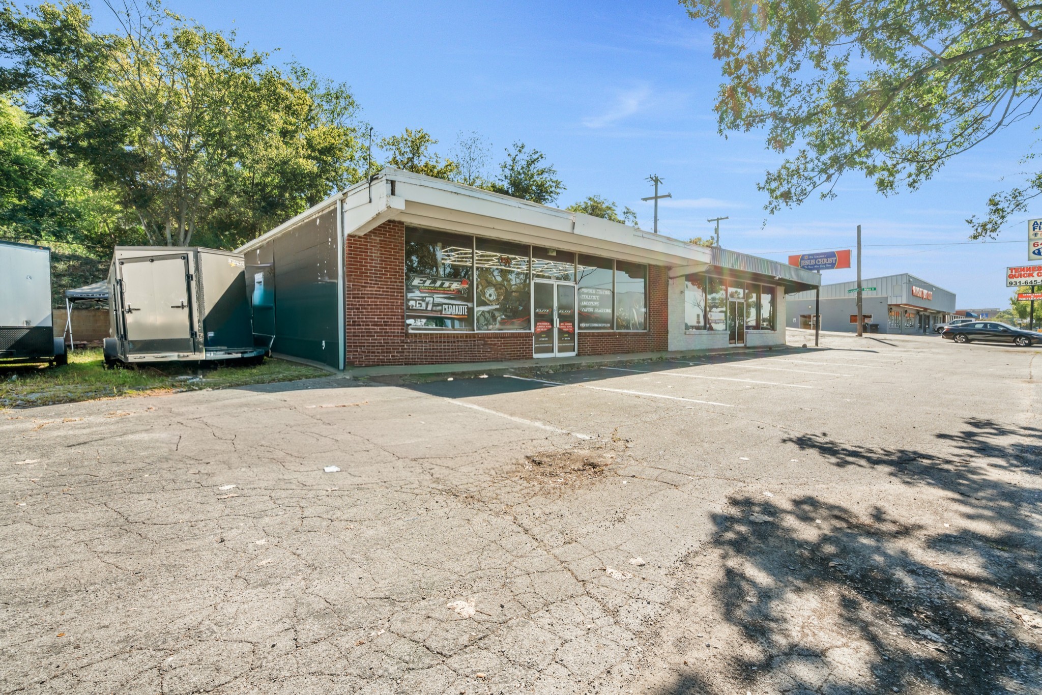 207 North Riverside Drive Clarksville, TN 37040 - Photo 2 of 29 a view of a house with a snow in the yard