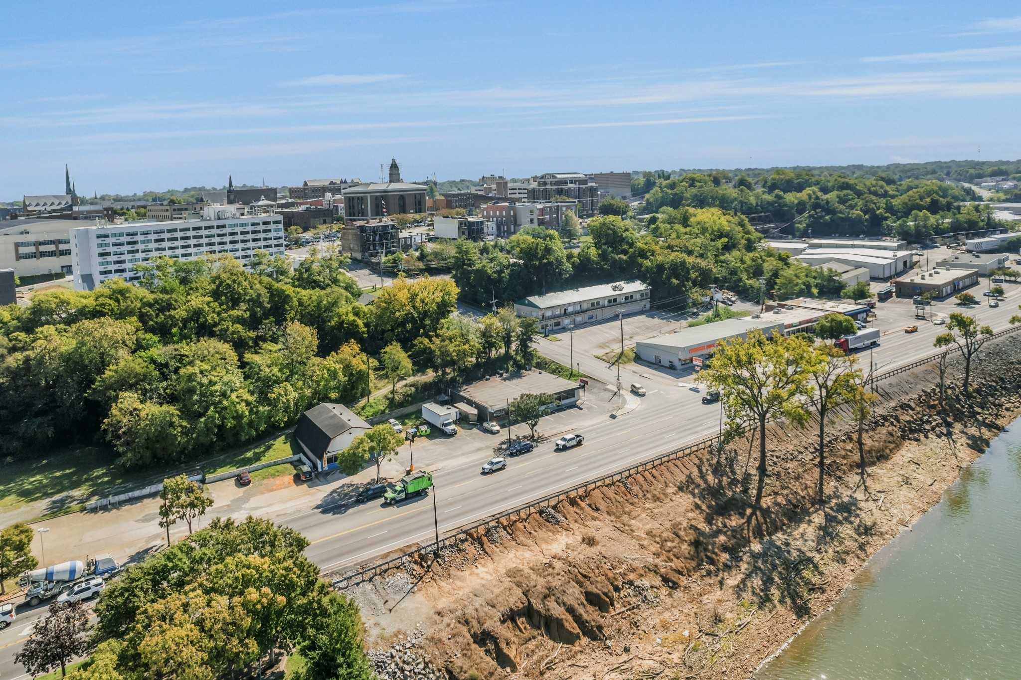 207 North Riverside Drive Clarksville, TN 37040 - Photo 24 of 29 a view of a city