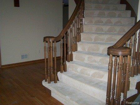 3736 Summit Ridge Drive Rochester, MI 48306 - Photo 4 of 18 circularstairs2