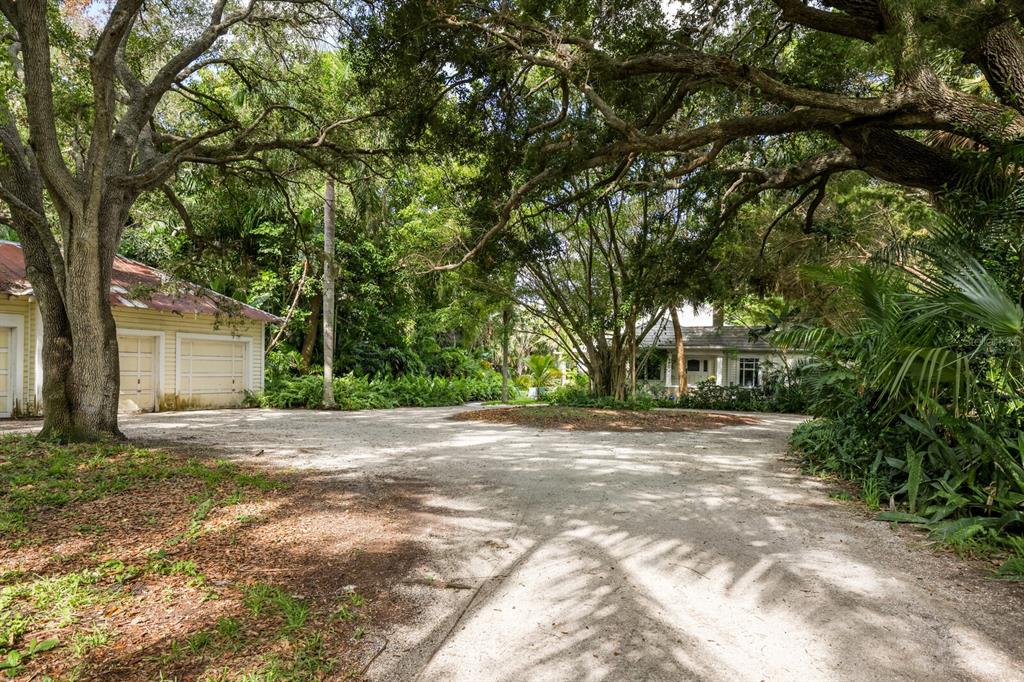 3301 Bay Shore Road Sarasota, FL 34234 - Photo 15 of 55