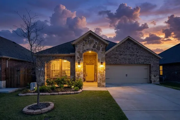 $2,300 | 10928 Canyon Mine Drive, Aubrey, TX 76227