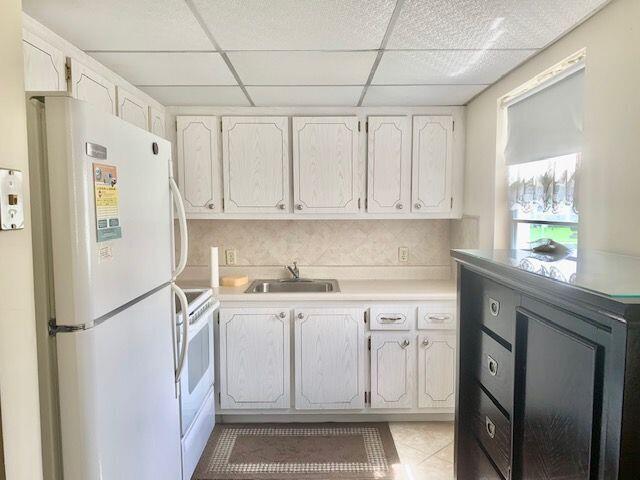 145 Brighton D Boca Raton, FL 33434 - Photo 4 of 27 Kitchen