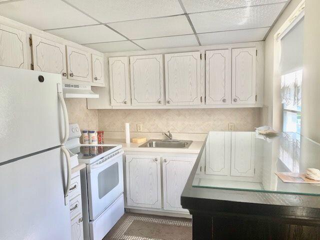 145 Brighton D Boca Raton, FL 33434 - Photo 5 of 27 Kitchen