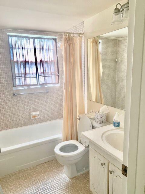 145 Brighton D Boca Raton, FL 33434 - Photo 10 of 27 Main Bathroom