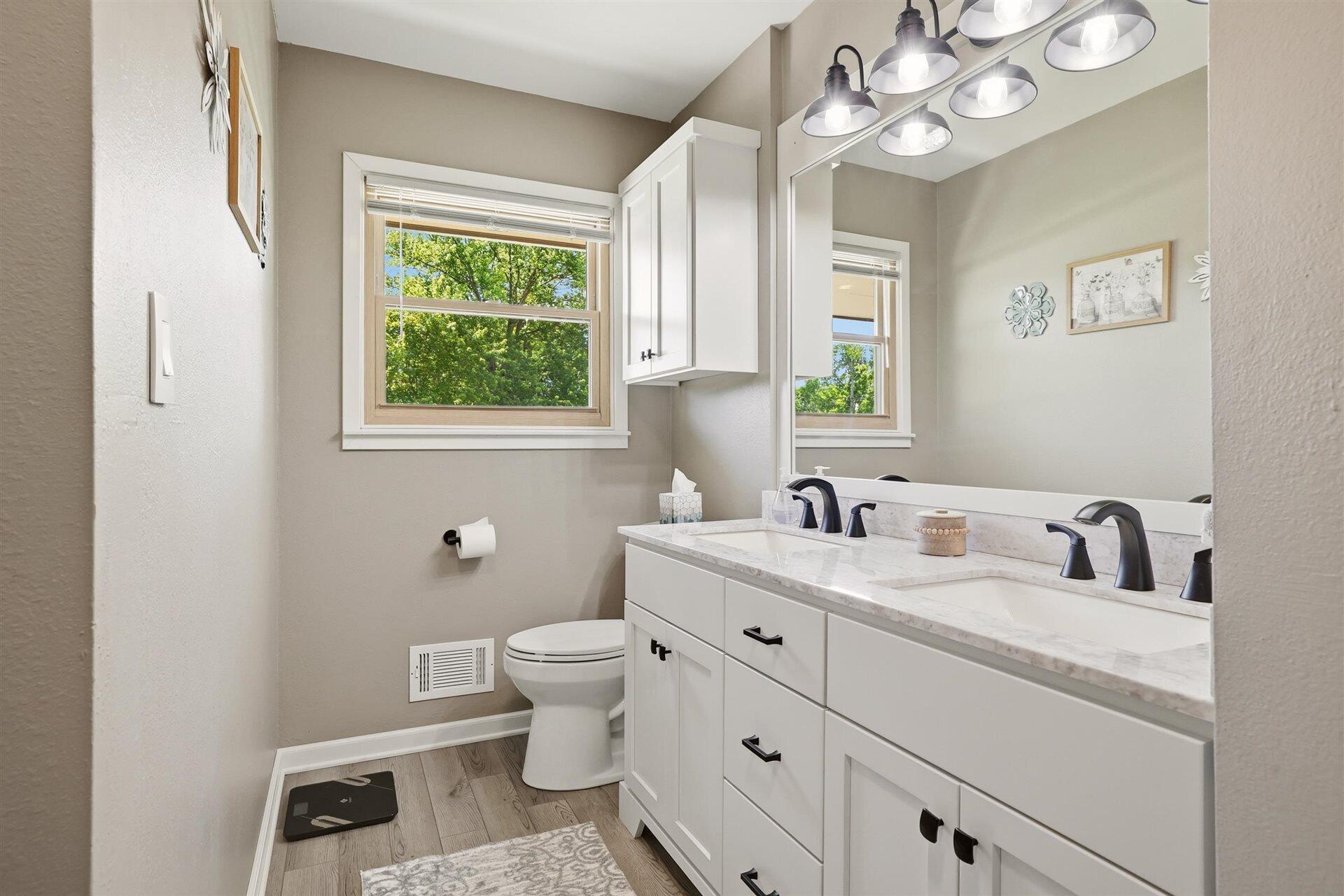 11610 West Sunnybrook Road Franklin, WI 53132 - Photo 16 of 34 Updated Full Bathroom
