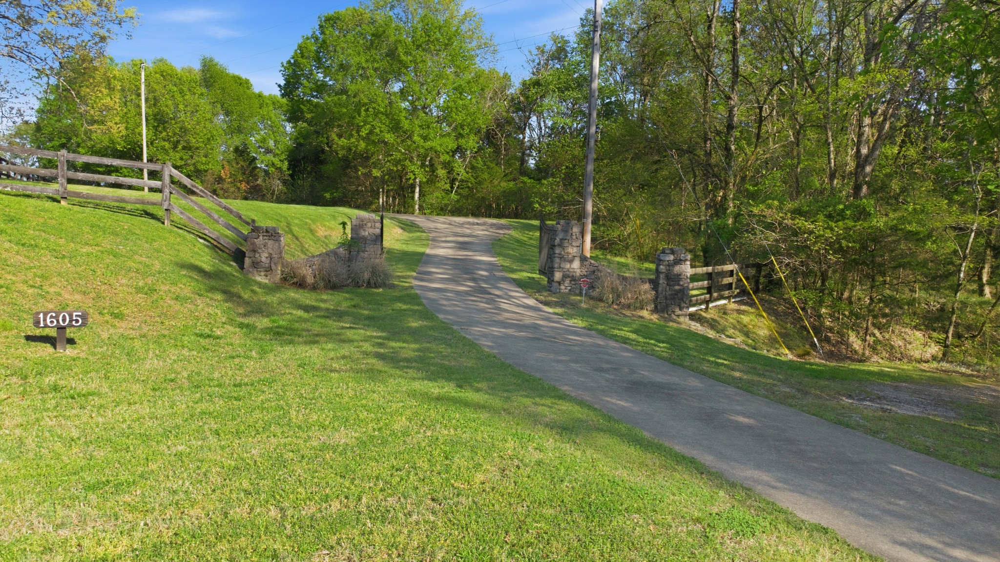 1605 Puryears Bend Road Hartsville, TN 37074 - Photo 62 of 63 a backyard of a house with lots of green space