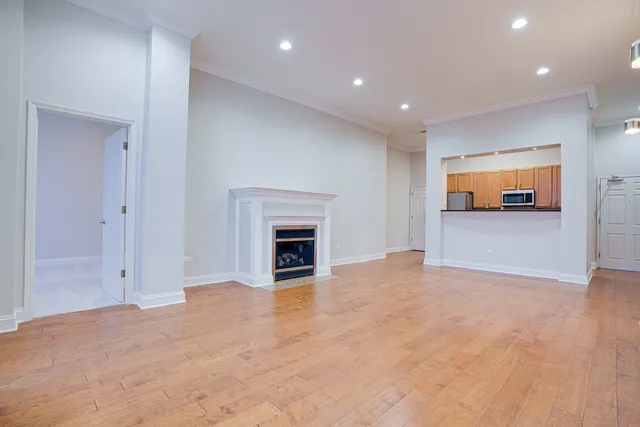 $3,095 | 1781 Tudor Lane, Unit 308, Northbrook, IL 60062