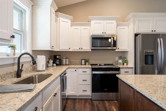 $244,900 | 121 Stone Ledge Dr Street, St. Clair, MO 63077