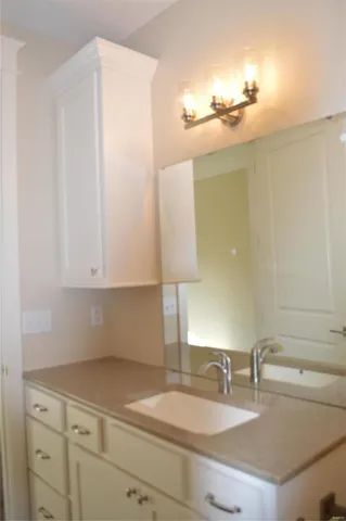 $244,900 | 121 Stone Ledge Dr Street, St. Clair, MO 63077