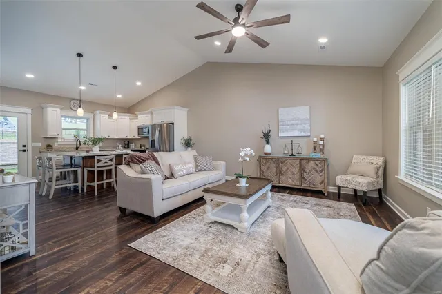 $244,900 | 121 Stone Ledge Dr Street, St. Clair, MO 63077