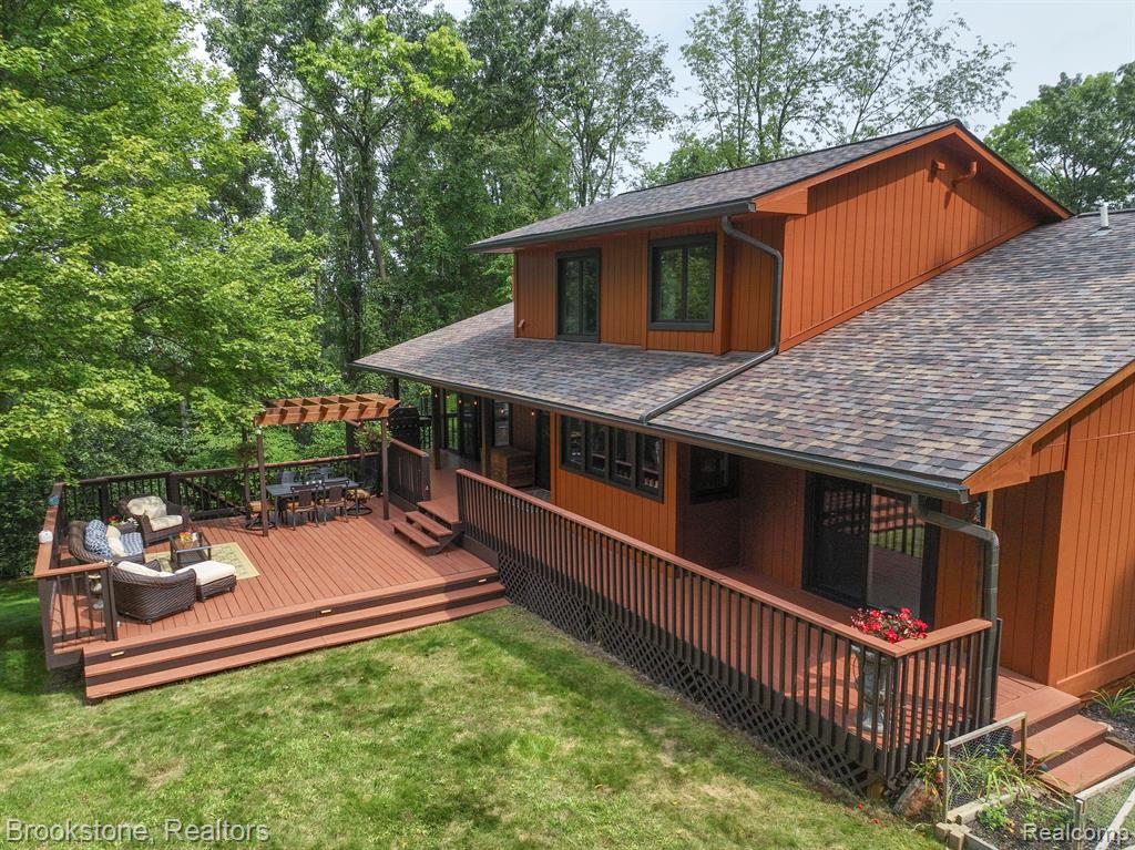 6515 Cuthbert Road White Lake, MI 48383 - Photo 8 of 40 Gallery Image 8