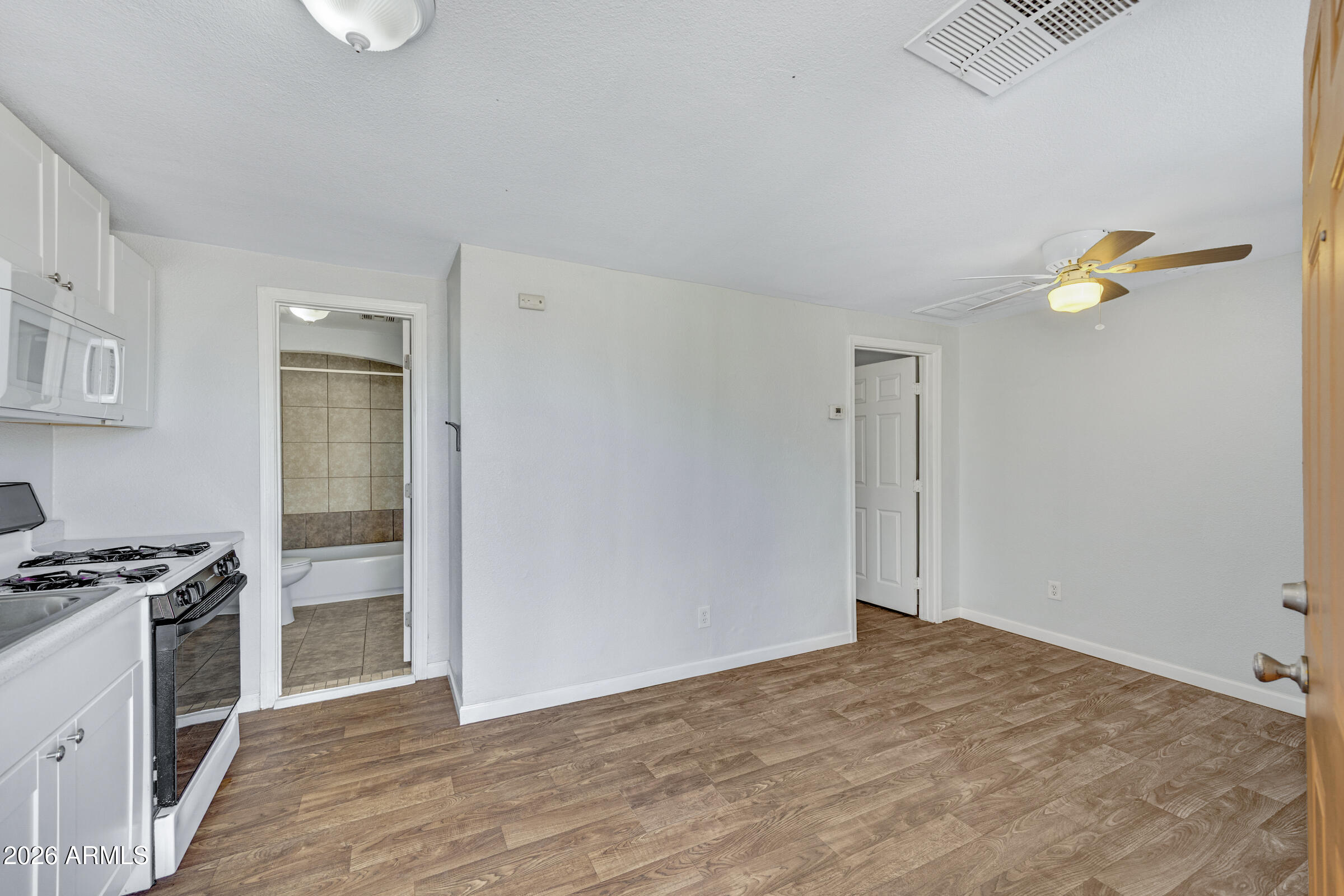 2238 East Taylor Street Phoenix, AZ 85006 - Photo 22 of 57 2238 E Taylor St-20