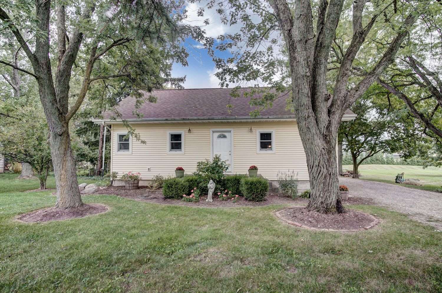6926 Hazelett Road Fort Wayne, IN 46835 - Photo 1 of 36