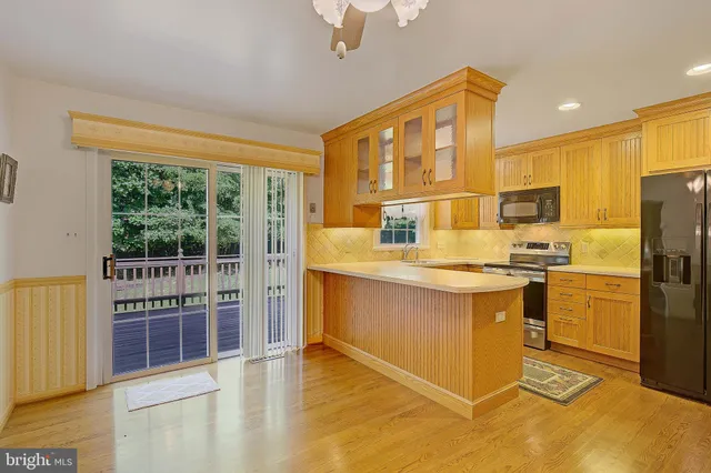 a view of a house with a big yard