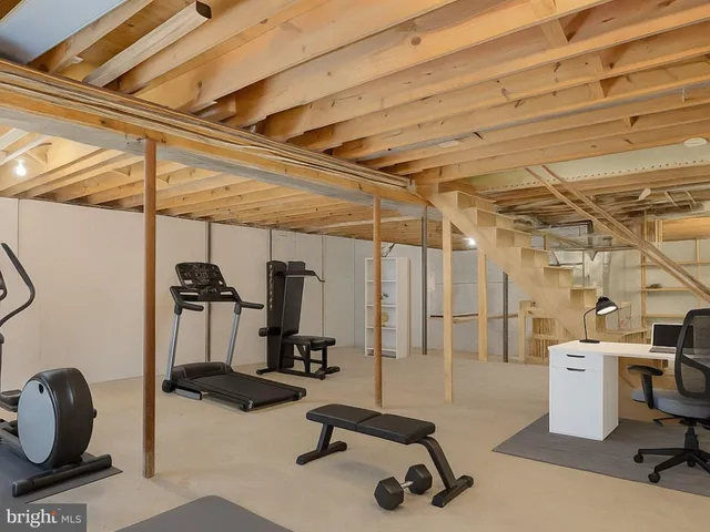 a view of livingroom with furniture