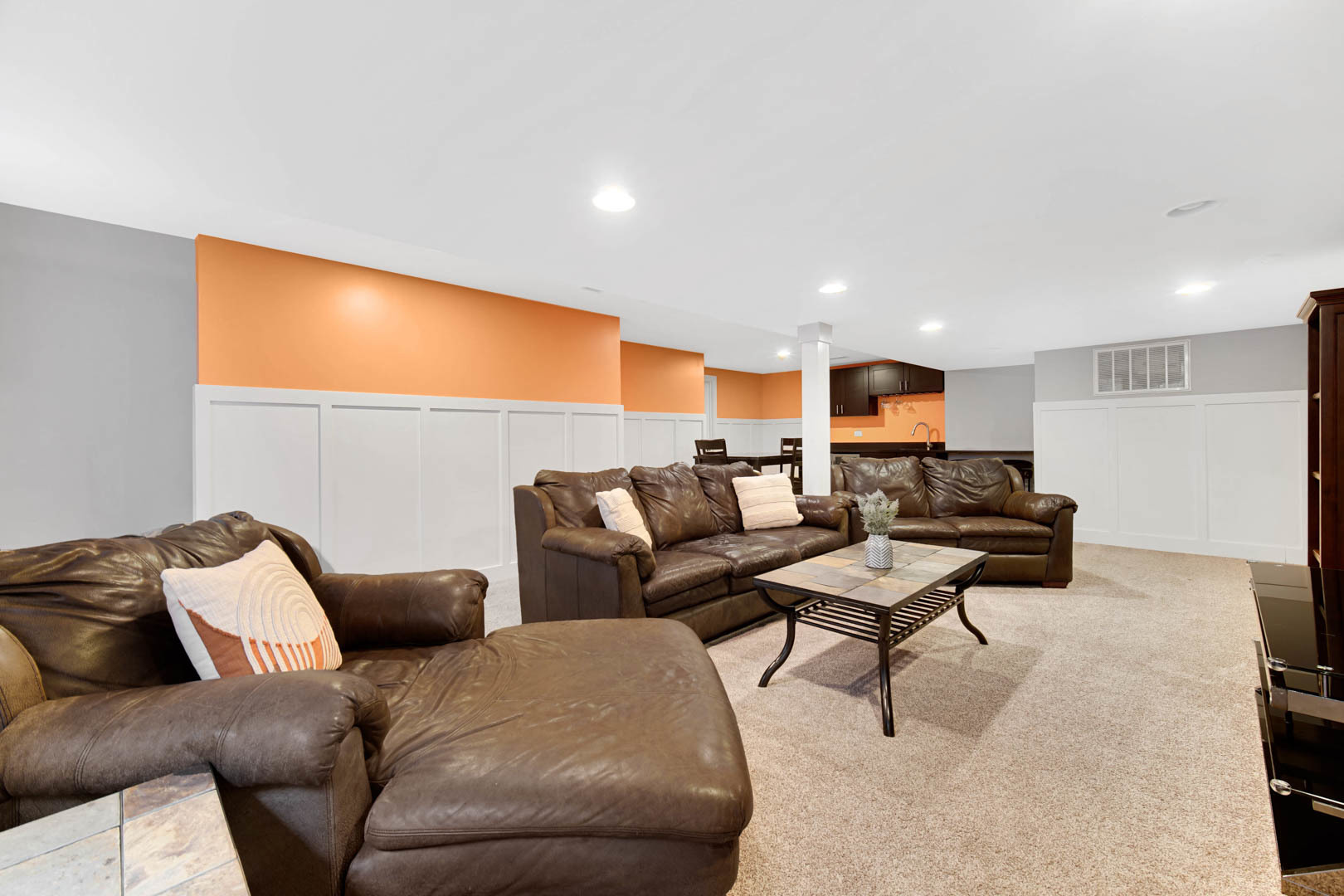 274 Spring Valley Way Round Lake, IL 60073 - Photo 20 of 28 a living room with furniture