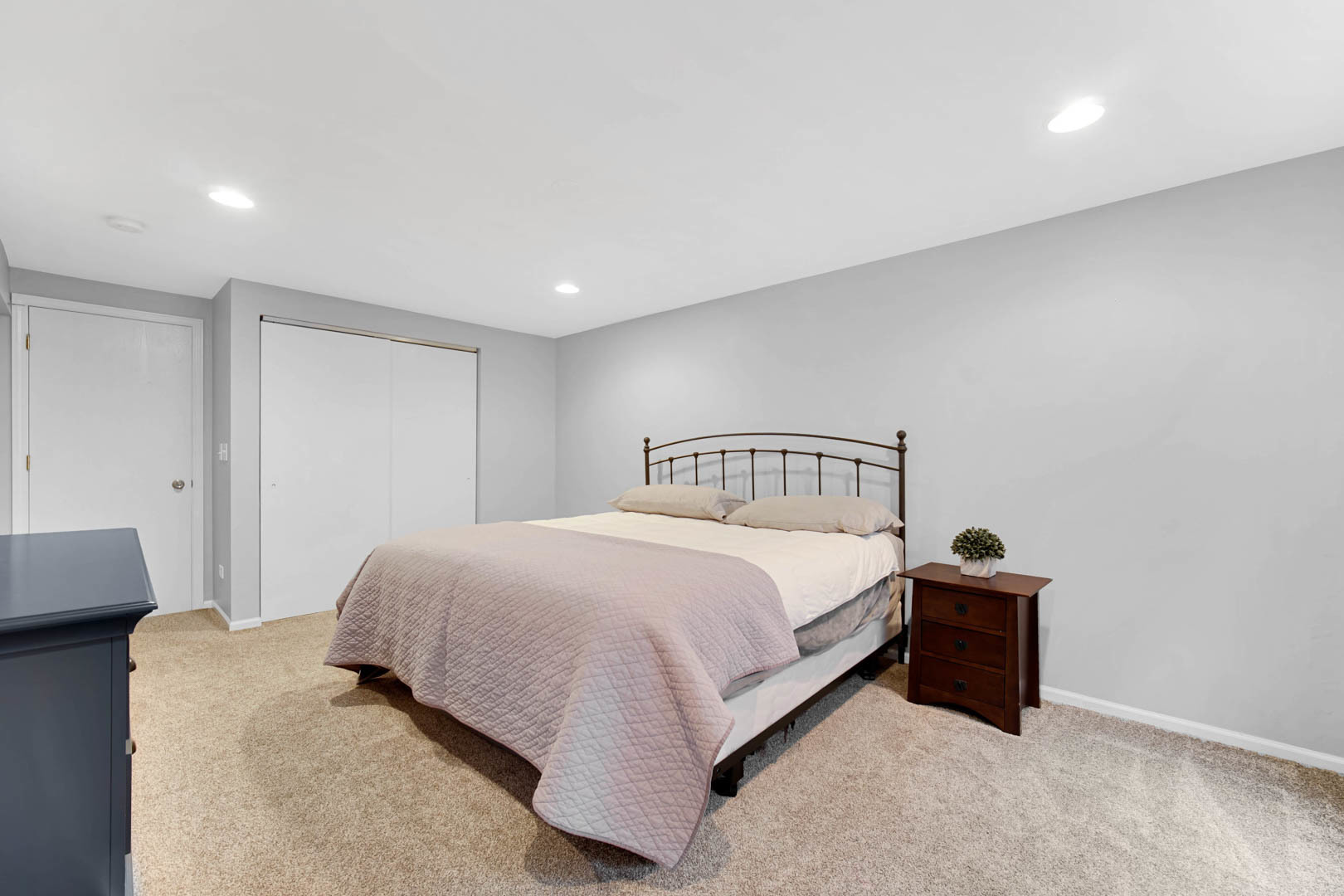 274 Spring Valley Way Round Lake, IL 60073 - Photo 22 of 28 a bedroom with a bed and a lamp